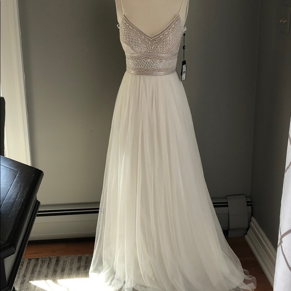 Adrianna Papell Dresses & Skirts - Adrianna Papell beaded bodice Formal wedding